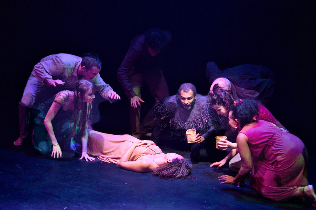 "Un songe" le spectacle de Lakadémi Komidi, formation de théâtre à La Réunion, présenté au théâtre des Gémeaux du festival d'Avignon Off 2025