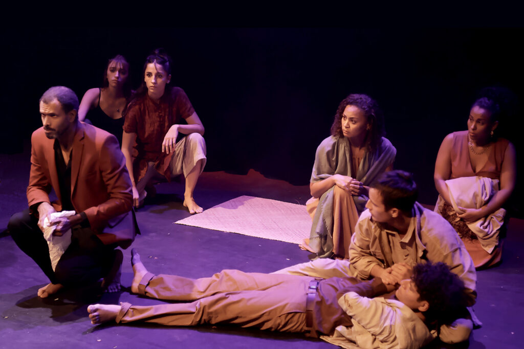 "Un songe" le spectacle de Lakadémi Komidi, formation de théâtre à La Réunion, présenté au théâtre des Gémeaux du festival d'Avignon Off 2025