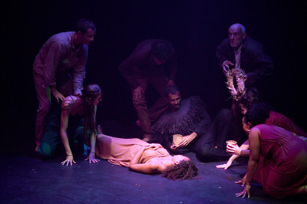 "Un songe" le spectacle de Lakadémi Komidi, formation de théâtre à La Réunion, présenté au théâtre des Gémeaux du festival d'Avignon Off 2025