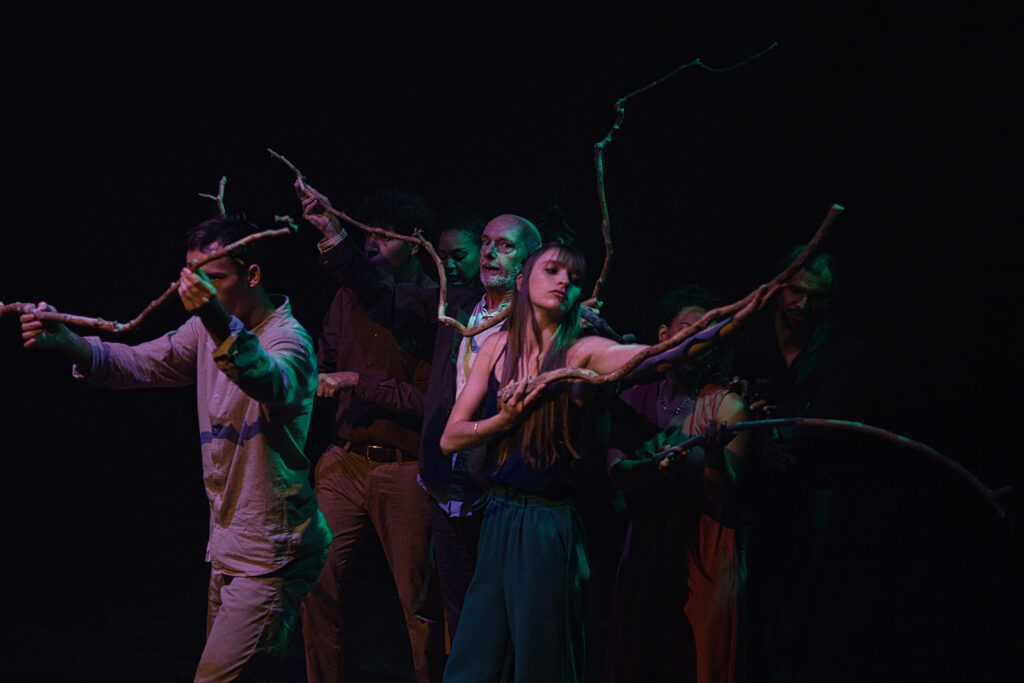 "Un songe" le spectacle de Lakadémi Komidi, formation de théâtre à La Réunion, présenté au théâtre des Gémeaux du festival d'Avignon Off 2025