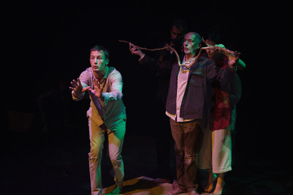 "Un songe" le spectacle de Lakadémi Komidi, formation de théâtre à La Réunion, présenté au théâtre des Gémeaux du festival d'Avignon Off 2025