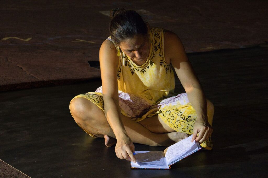 Session 4 "Théâtre physique" de Lakadémi Komidi 2026 animée par Eléna Michielin