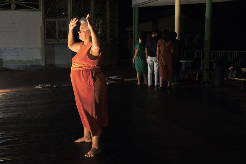 Session 4 "Théâtre physique" de Lakadémi Komidi 2026 animée par Eléna Michielin