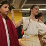 Atelier de théâtre au Collège Adam de Villiers animé par Arthur de Lakadémi Komidi